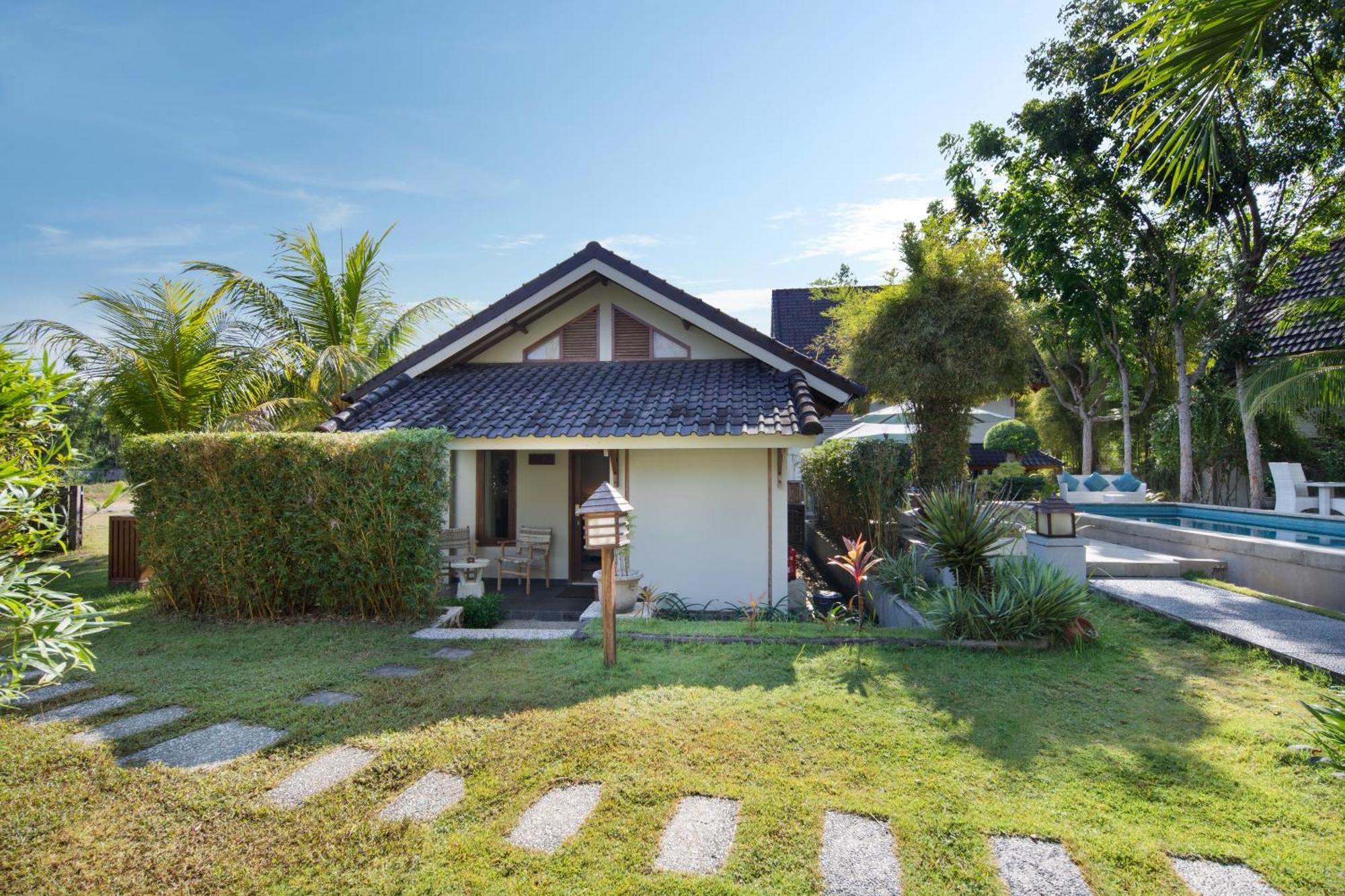 Sempiak Seaside Resort Selong Belanak Oda fotoğraf